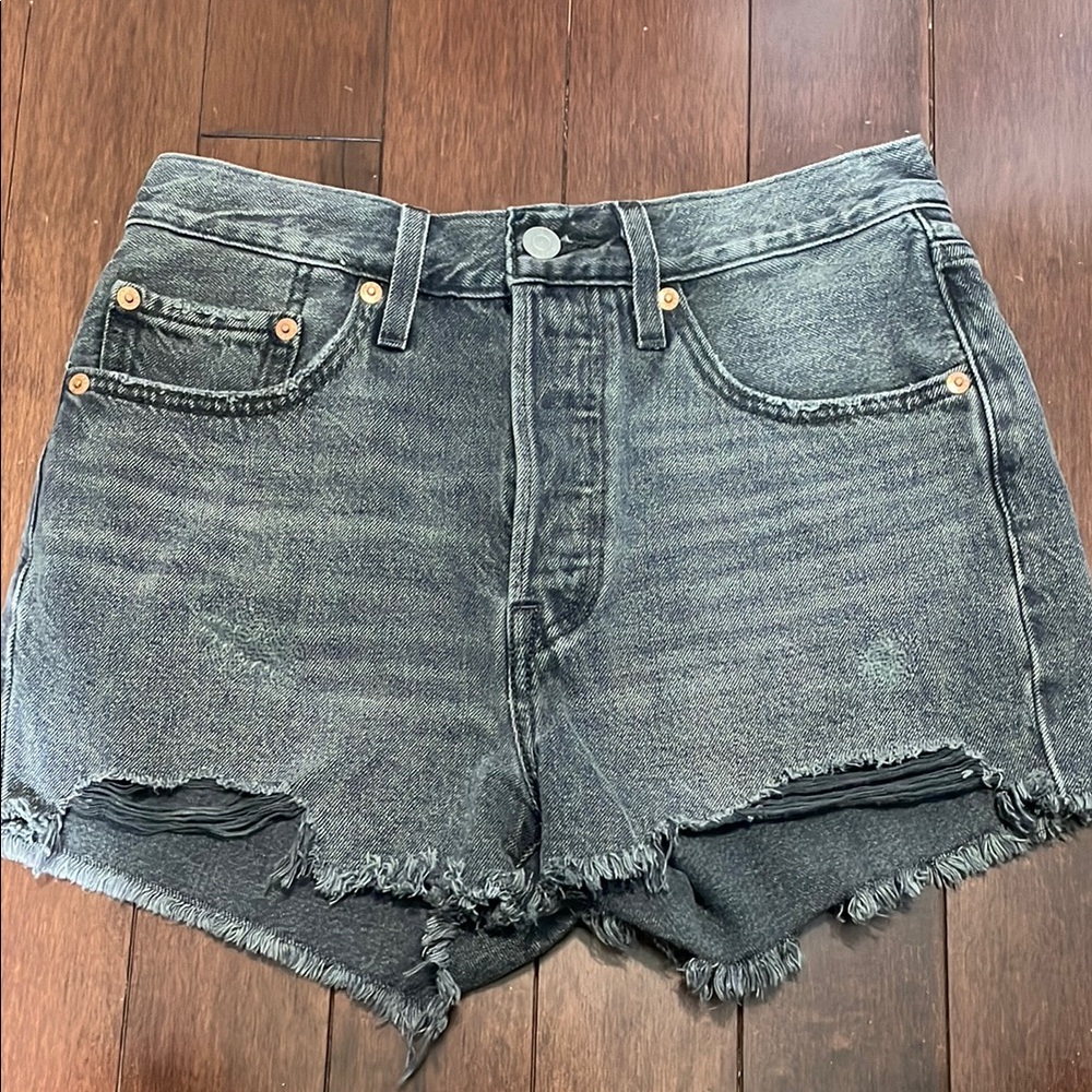 Levi’s (Urban Outfitters) Distressed Hem Denim Shorts (Washed Out Black)